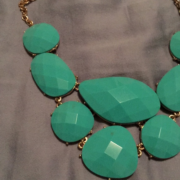 Green stone necklace - Picture 2 of 3